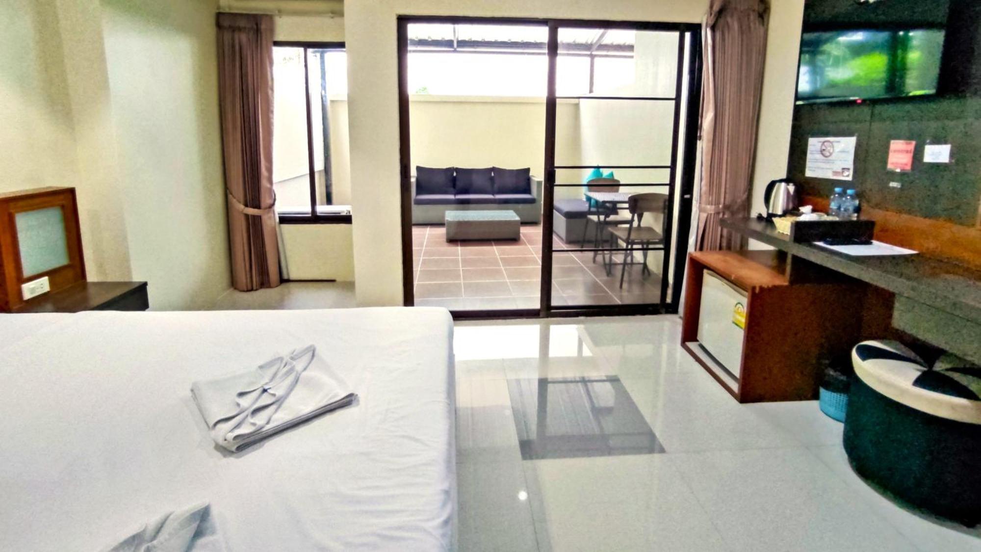 Lucky Buako Hotel Patong Extérieur photo